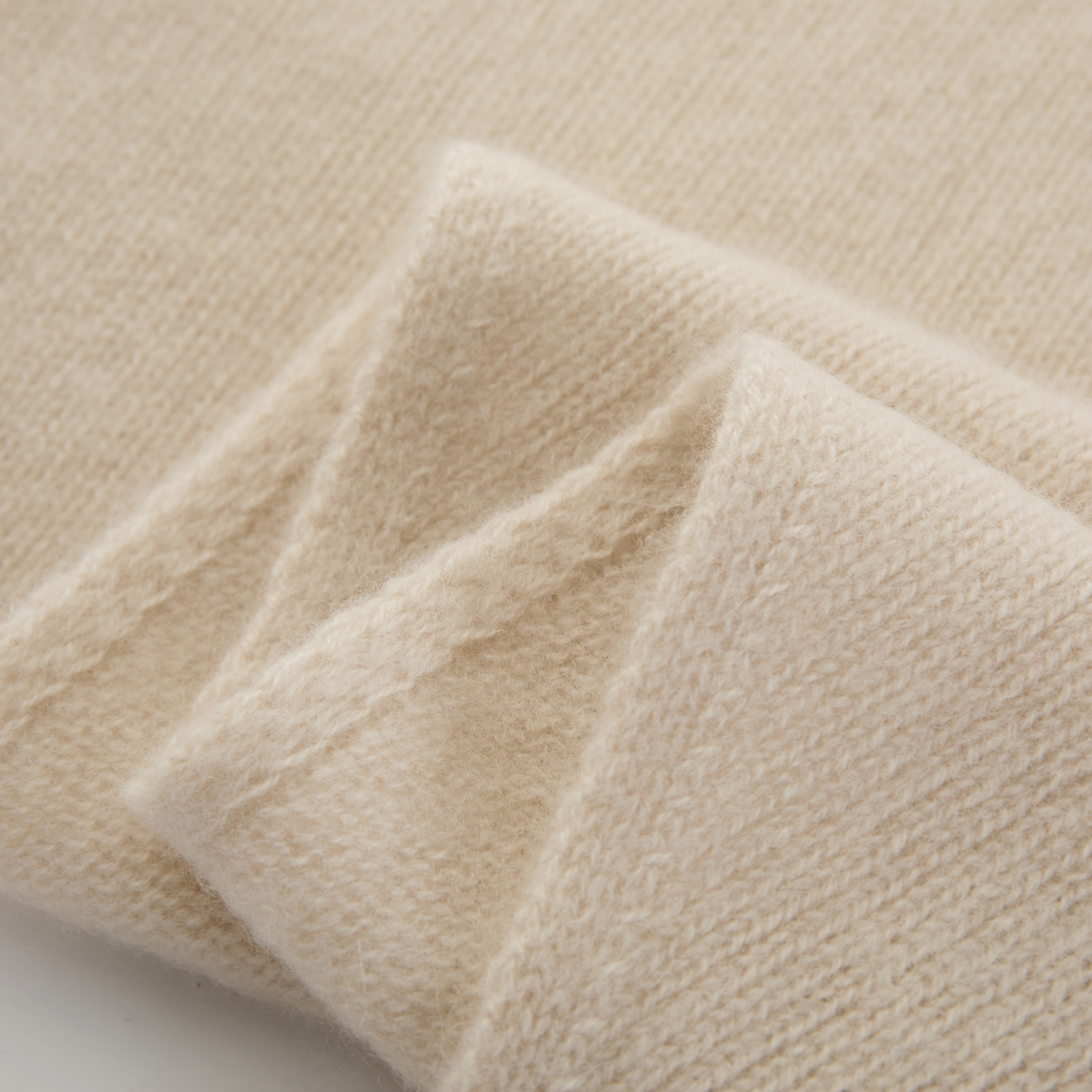MA81 Cashmere Triangular Scarf by Mawei, off white, edge detail close-up.