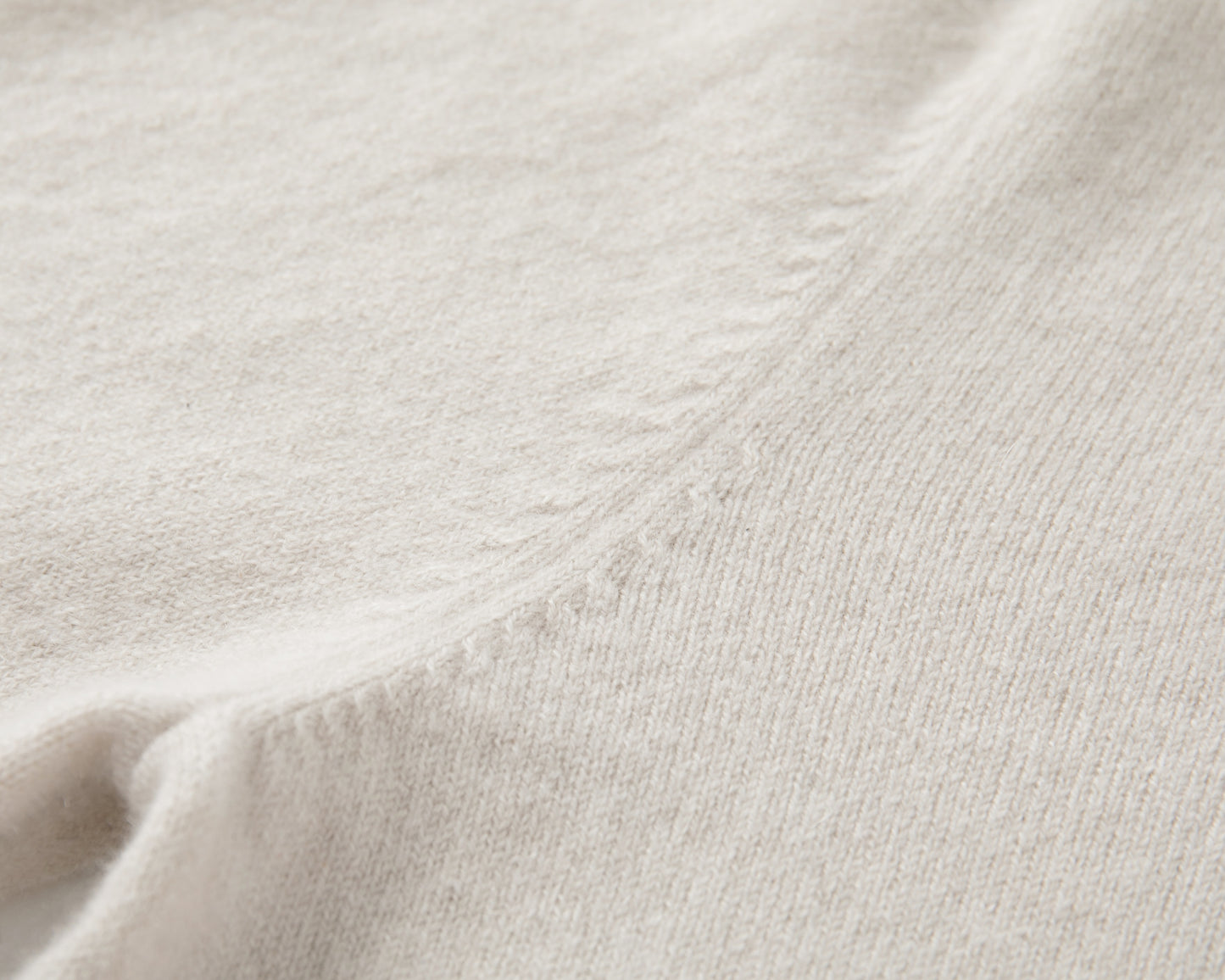 MA02 SLIM CREWNECK CASHMERE SWEATER
