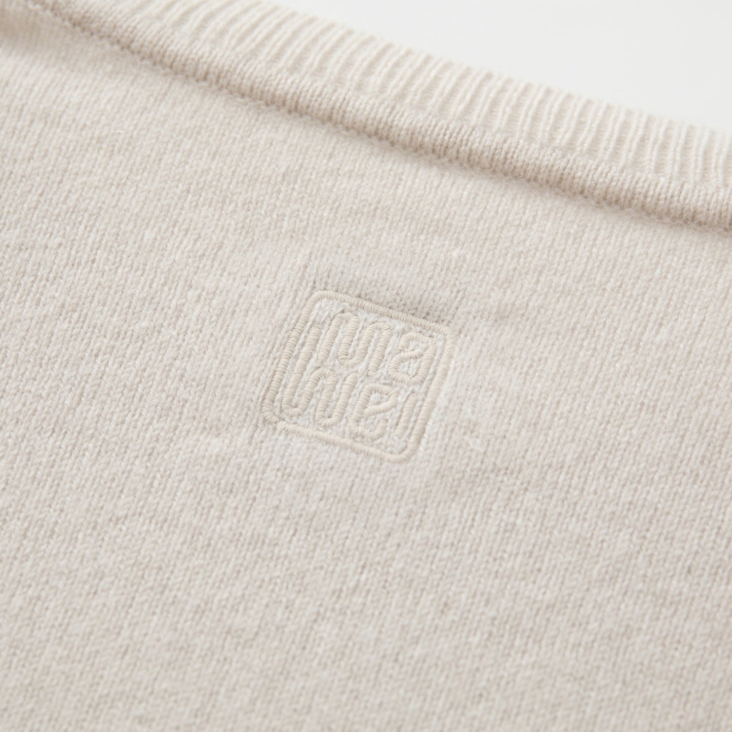 MA02 SLIM CREWNECK CASHMERE SWEATER