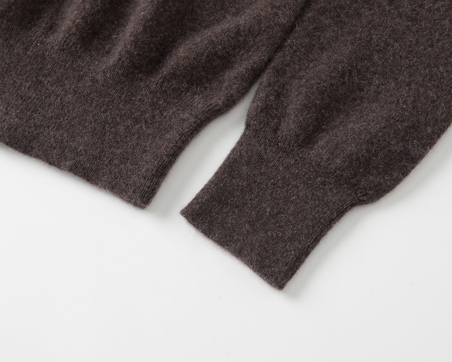 MA02 SLIM CREWNECK CASHMERE SWEATER