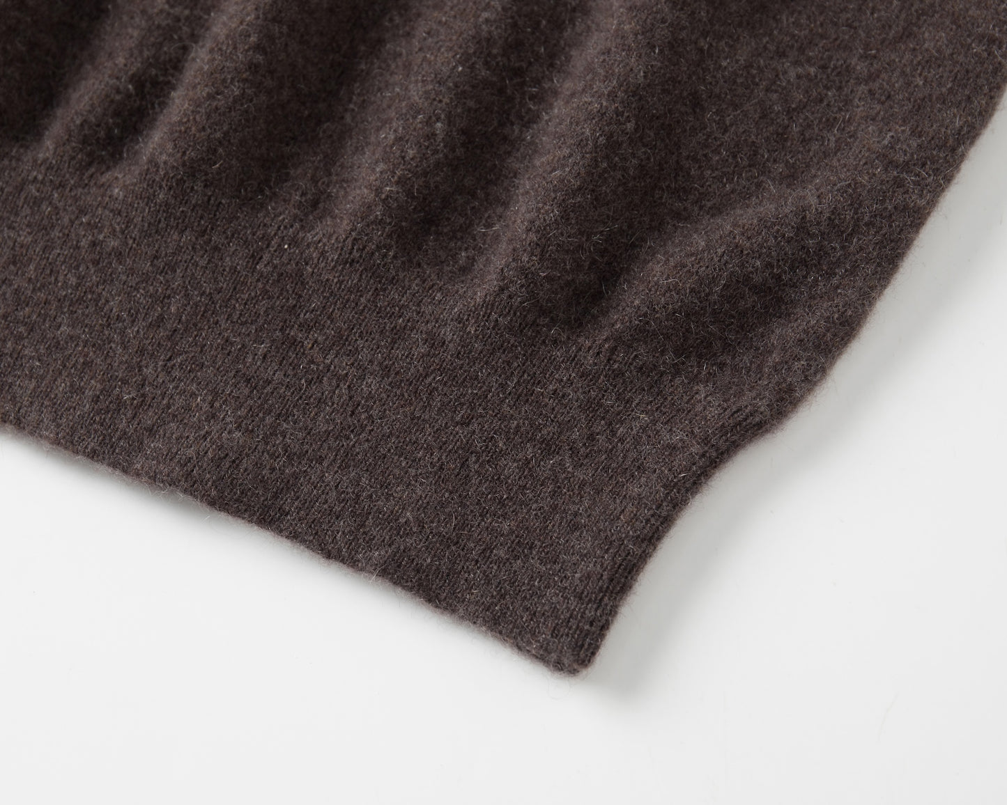 MA02 SLIM CREWNECK CASHMERE SWEATER