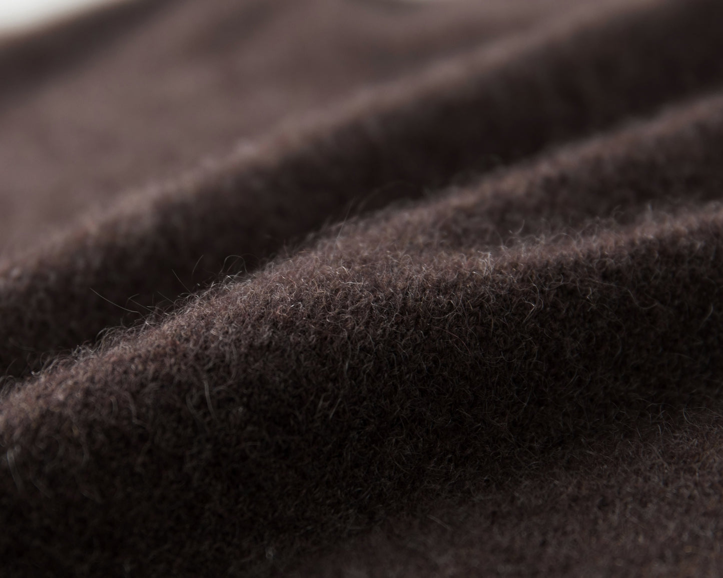 MA02 SLIM CREWNECK CASHMERE SWEATER