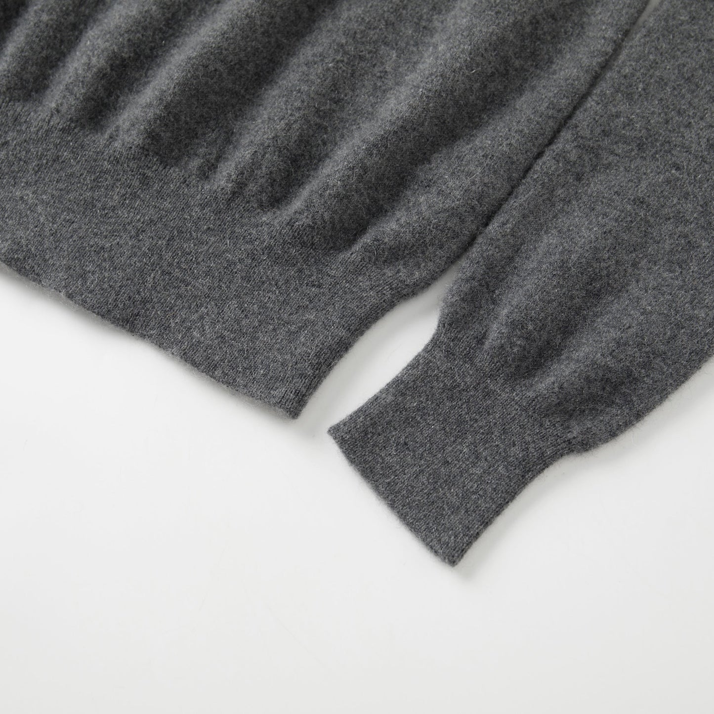 MA02 SLIM CREWNECK CASHMERE SWEATER