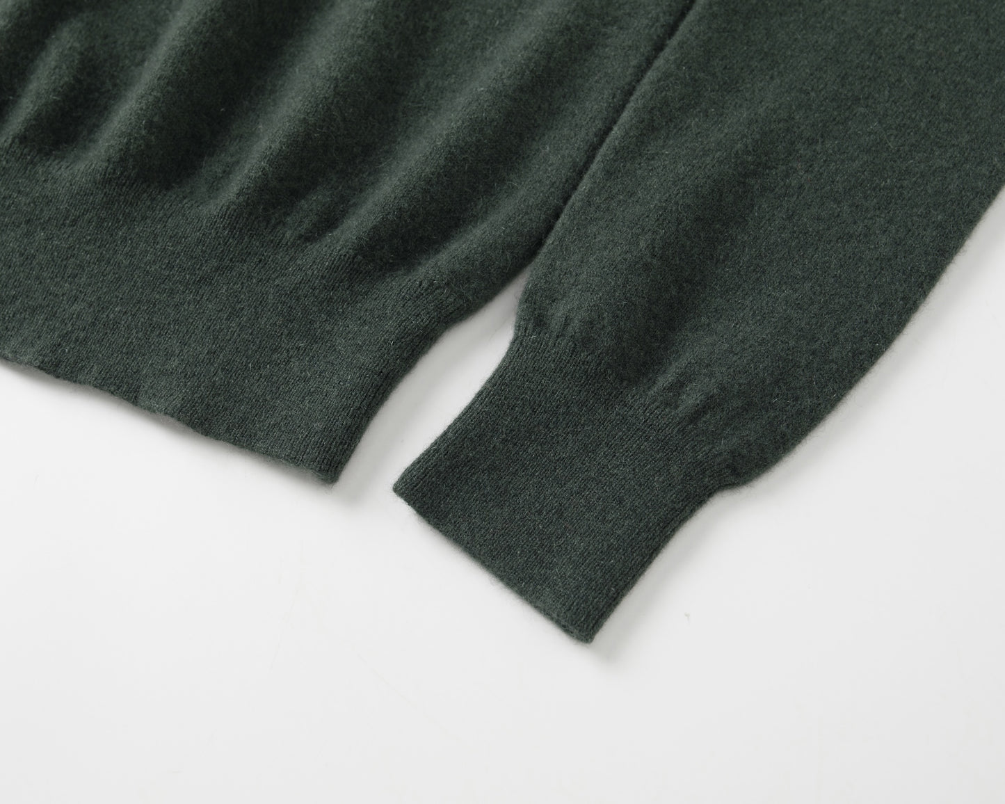 MA02 SLIM CREWNECK CASHMERE SWEATER