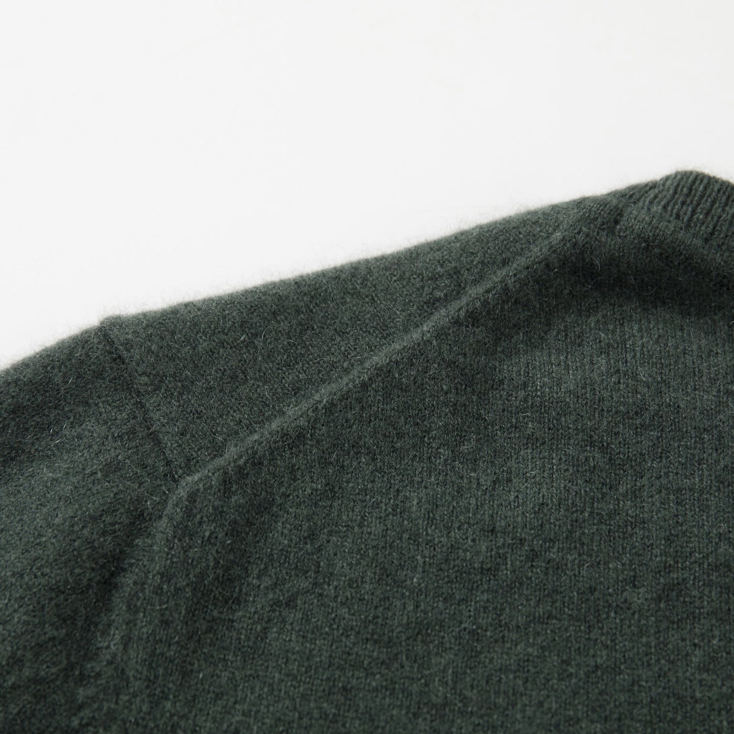 MA02 SLIM CREWNECK CASHMERE SWEATER