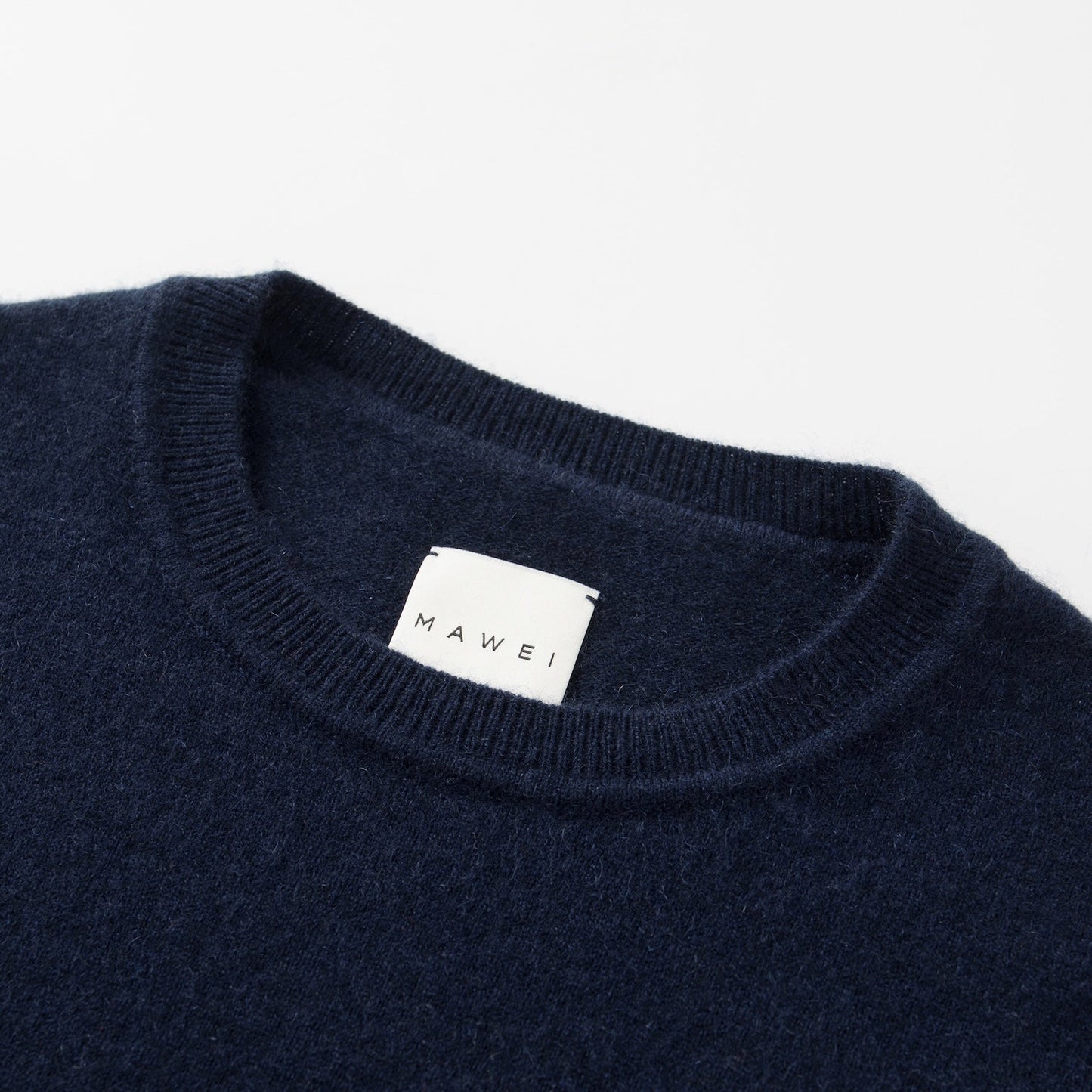 MA02 SLIM CREWNECK CASHMERE SWEATER