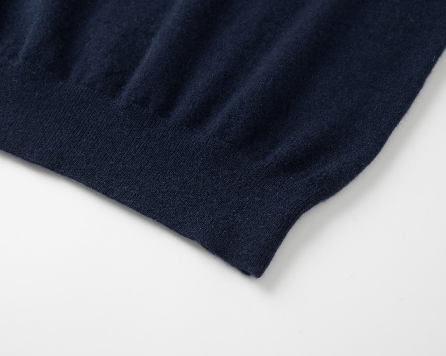 MA02 SLIM CREWNECK CASHMERE SWEATER