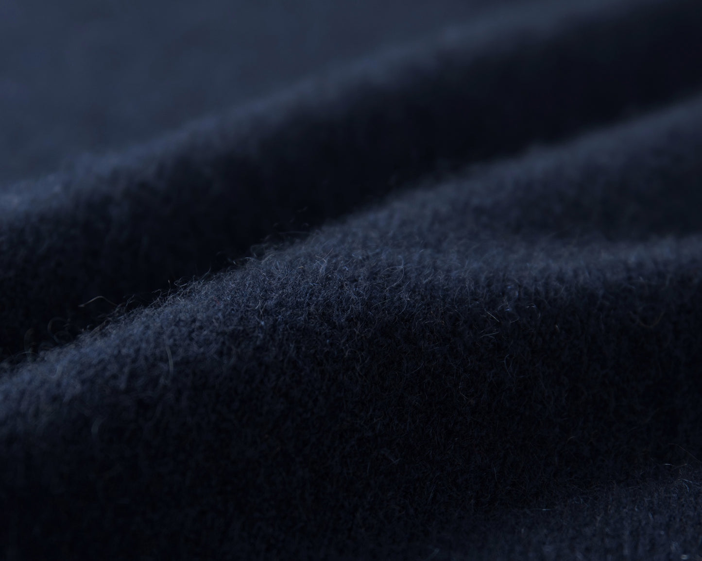 MA02 SLIM CREWNECK CASHMERE SWEATER