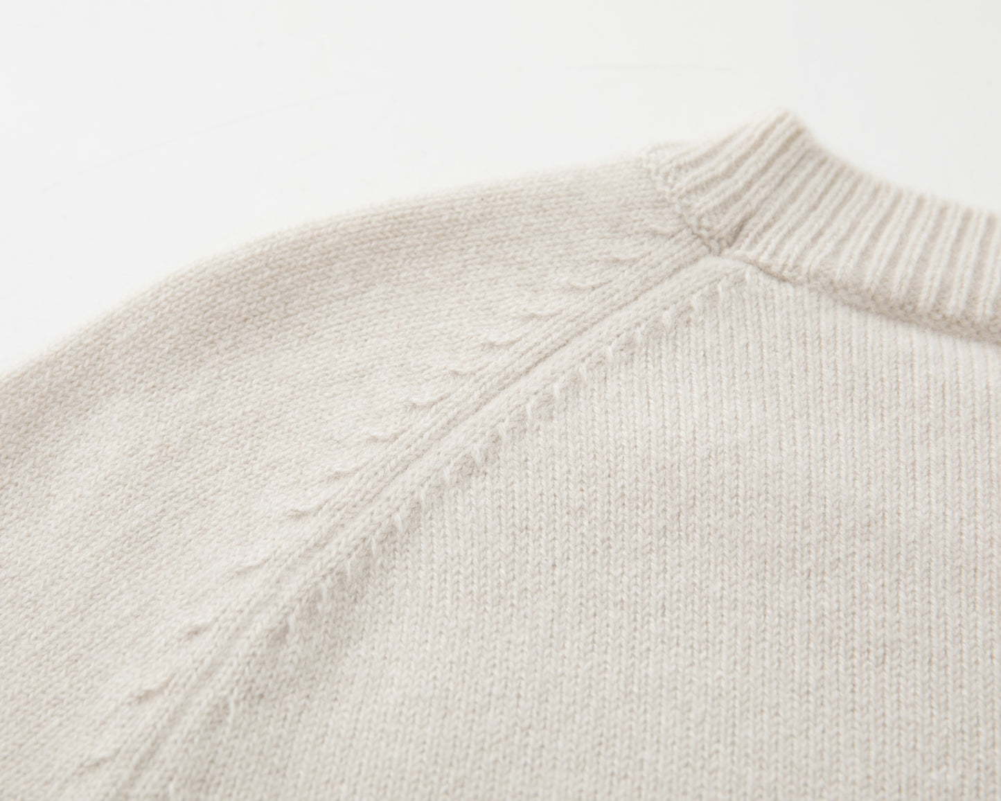 MA50 CASHMERE SADDLE SLEEVE SWEATER
