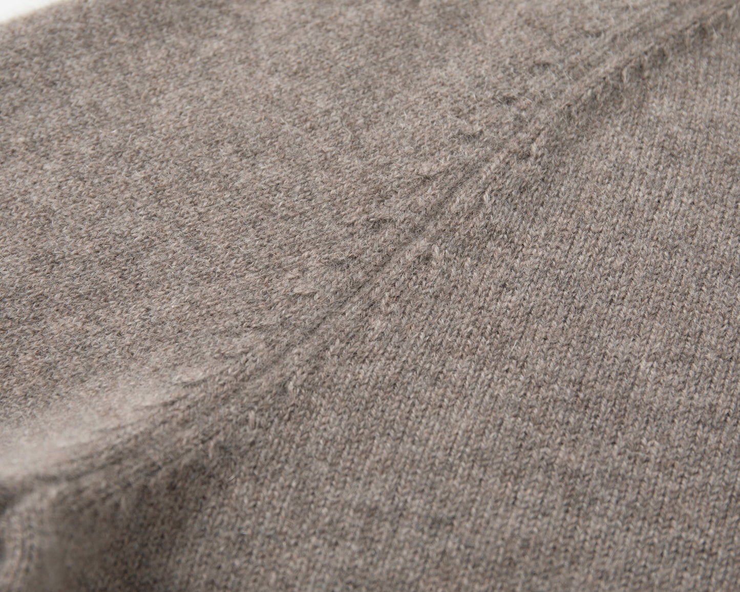MA50 CASHMERE SADDLE SLEEVE SWEATER