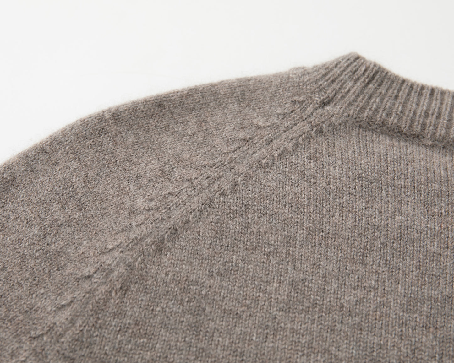 MA50 CASHMERE SADDLE SLEEVE SWEATER