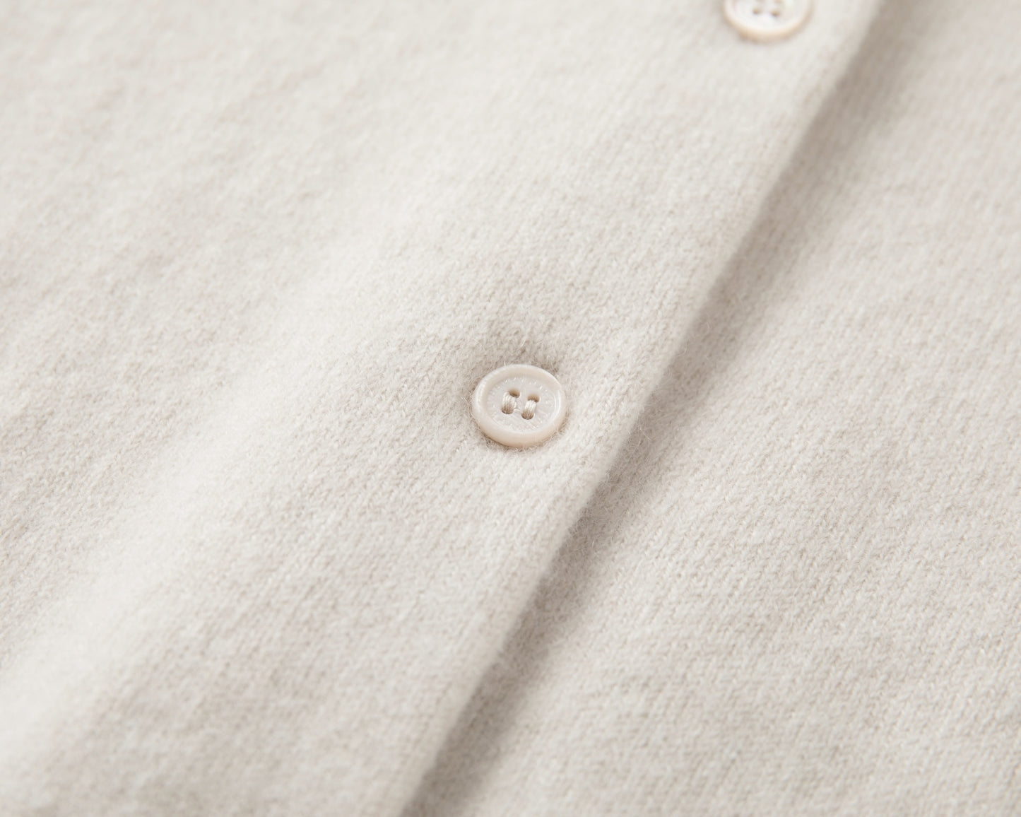 MA10 SLIM CASHMERE CARDIGAN