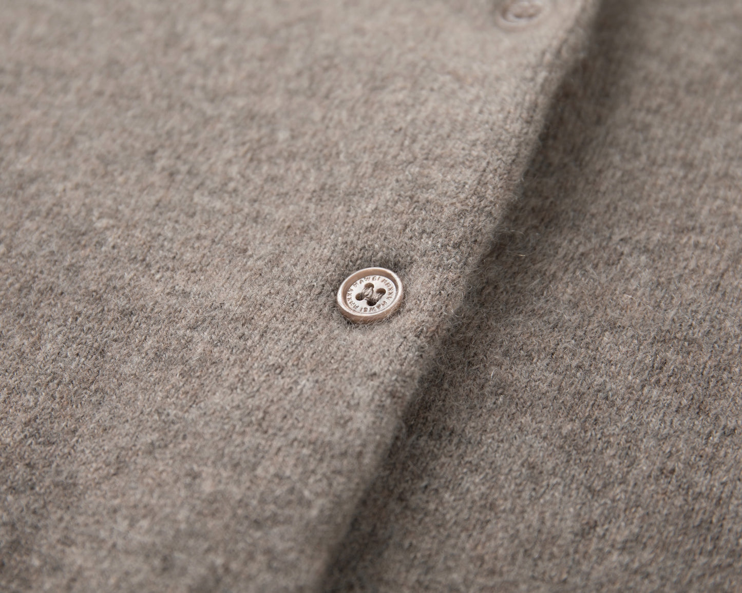 MA10 SLIM CASHMERE CARDIGAN