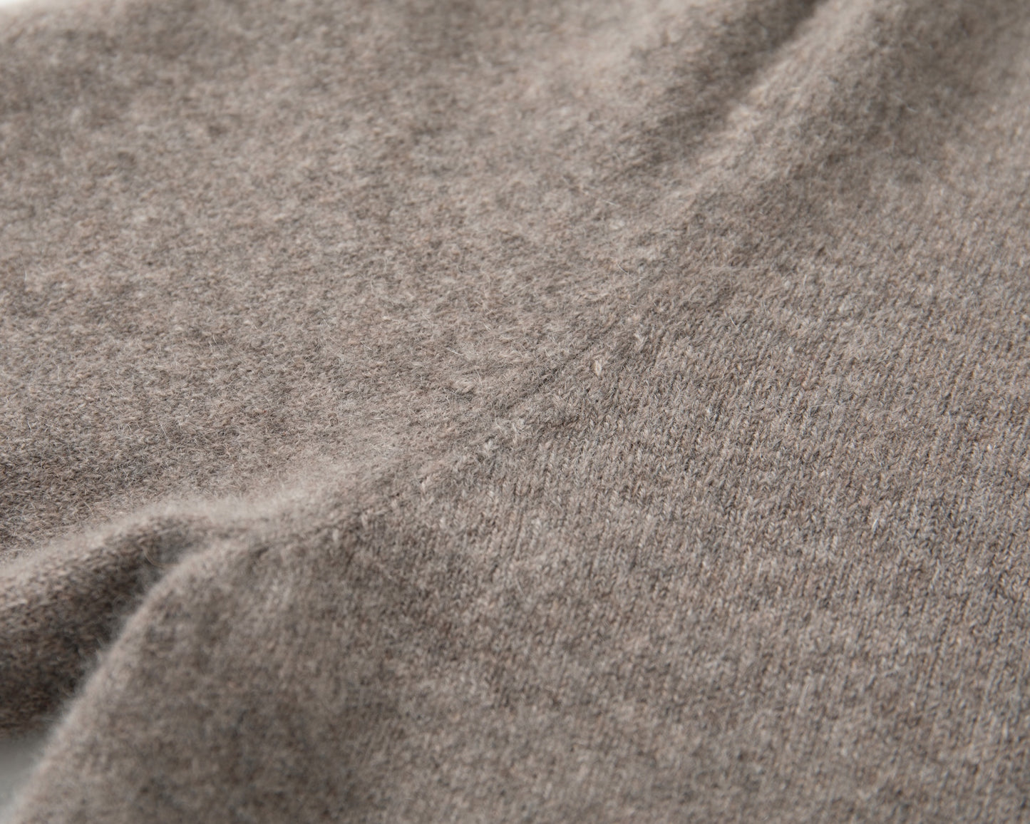 MA10 SLIM CASHMERE CARDIGAN