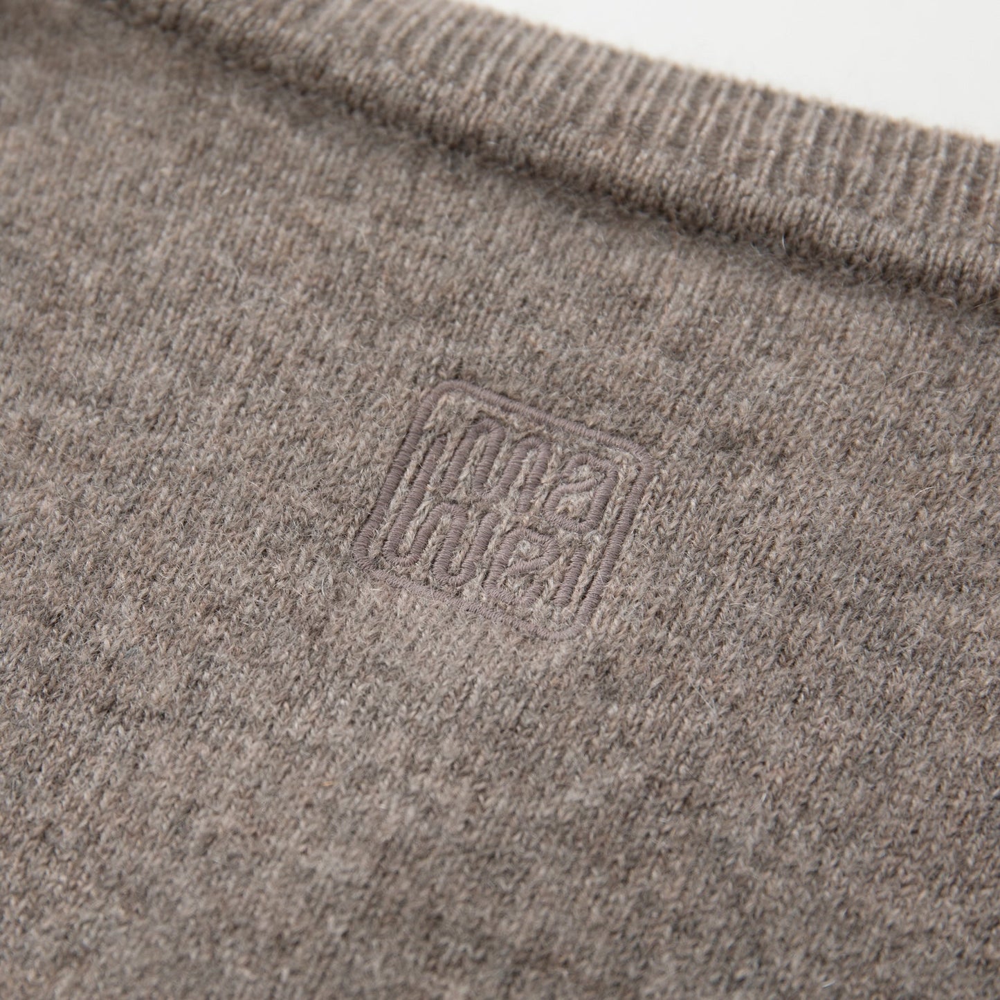 MA10 SLIM CASHMERE CARDIGAN