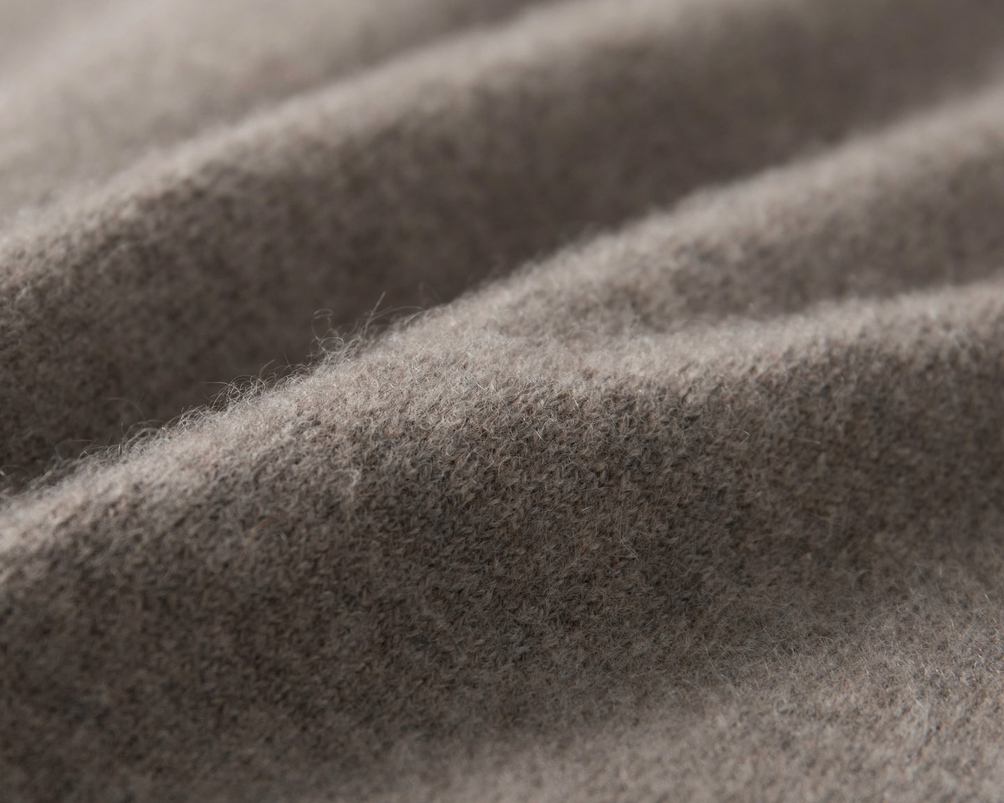 MA10 SLIM CASHMERE CARDIGAN