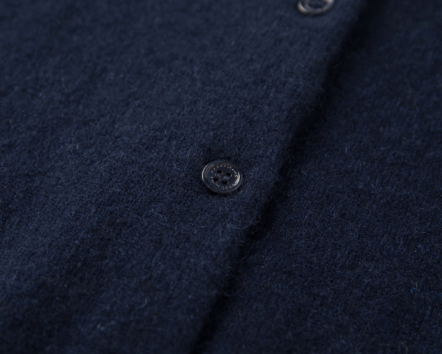 MA10 SLIM CASHMERE CARDIGAN