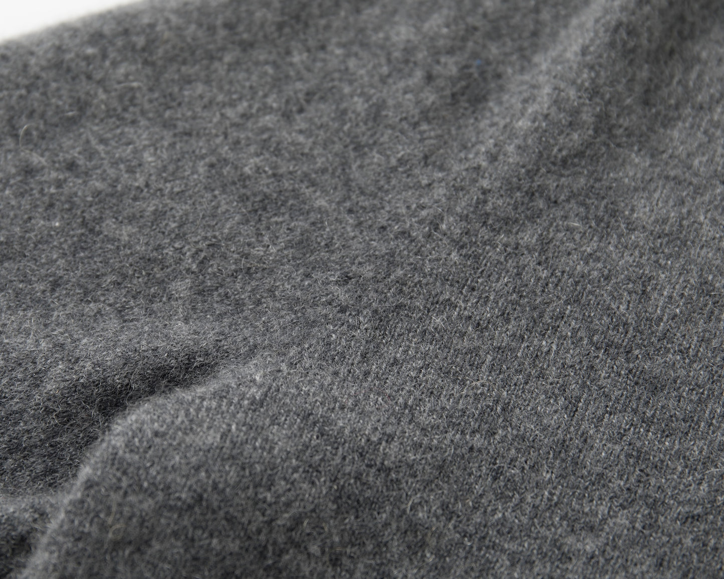 MA10 SLIM CASHMERE CARDIGAN