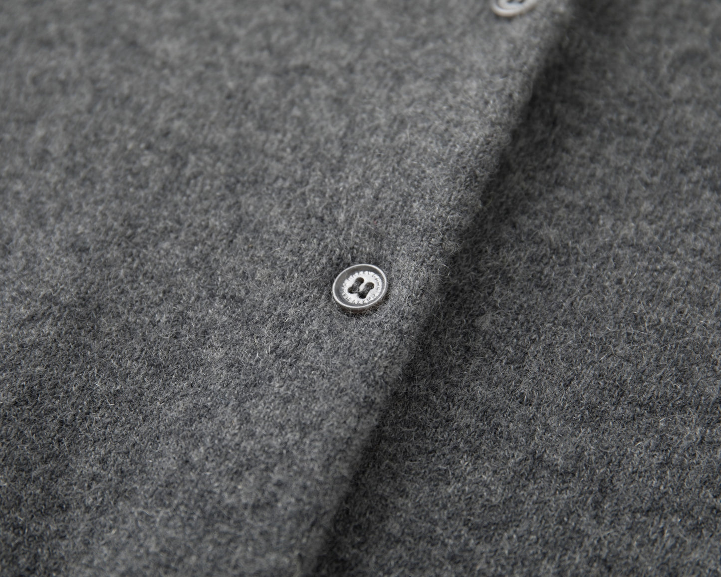 MA10 SLIM CASHMERE CARDIGAN