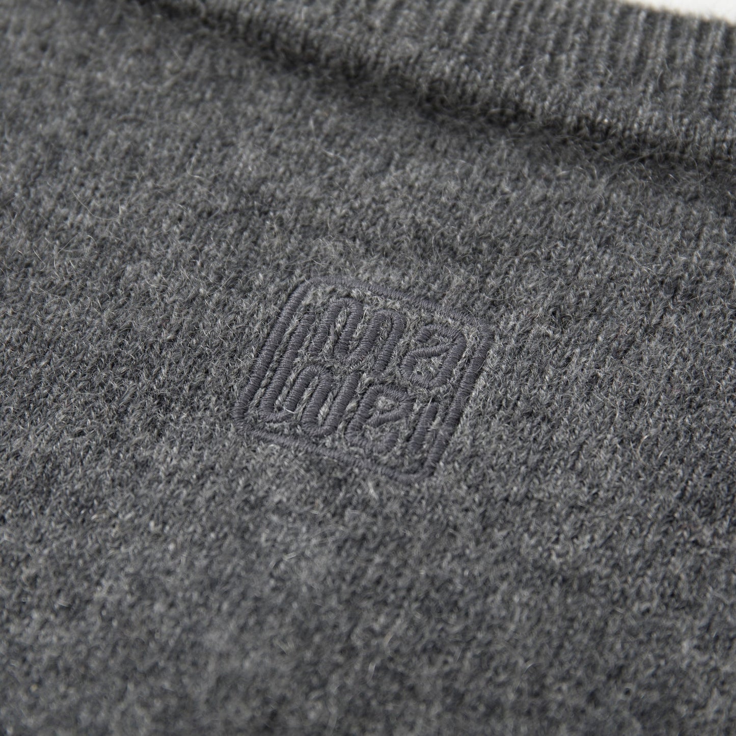MA10 SLIM CASHMERE CARDIGAN