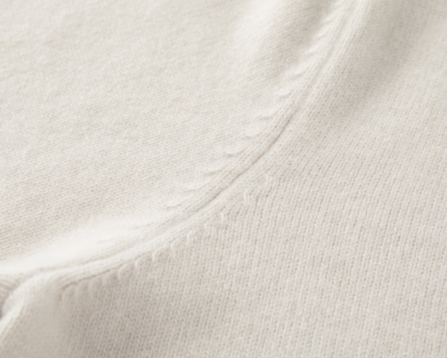MA52 CASHMERE V NECK CARDIGAN