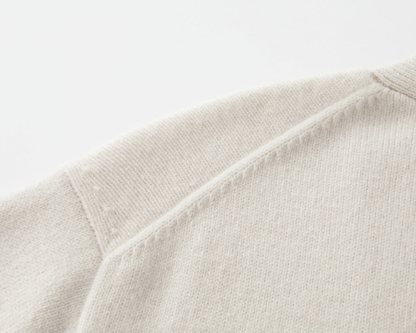 MA52 CASHMERE V NECK CARDIGAN