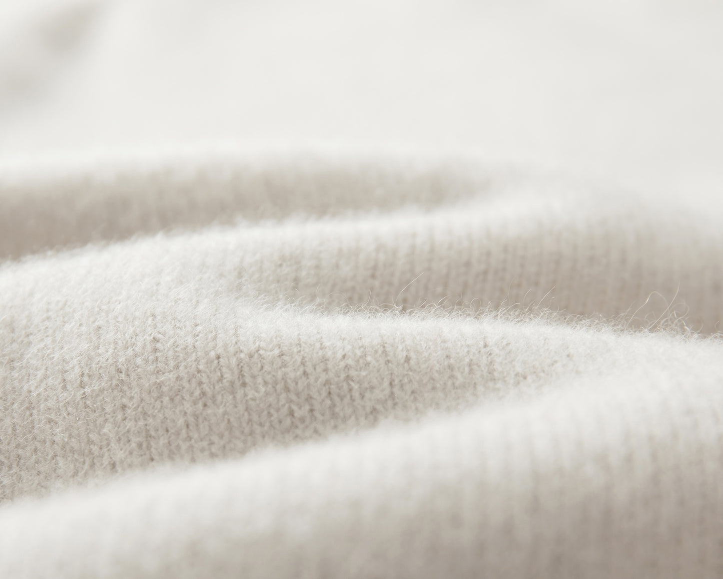 MA52 CASHMERE V NECK CARDIGAN