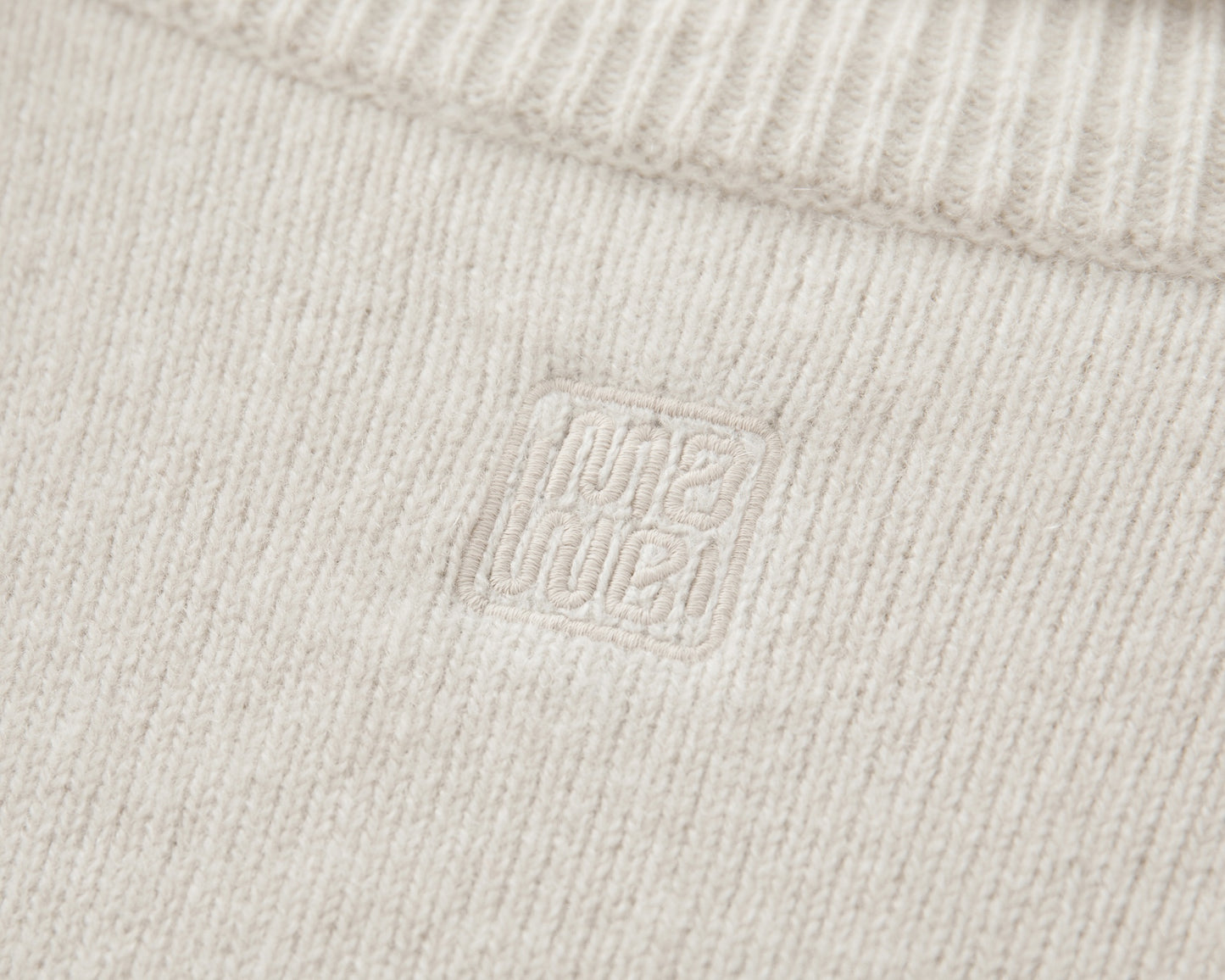 MA51 CASHMERE HIGH NECK SWEATER