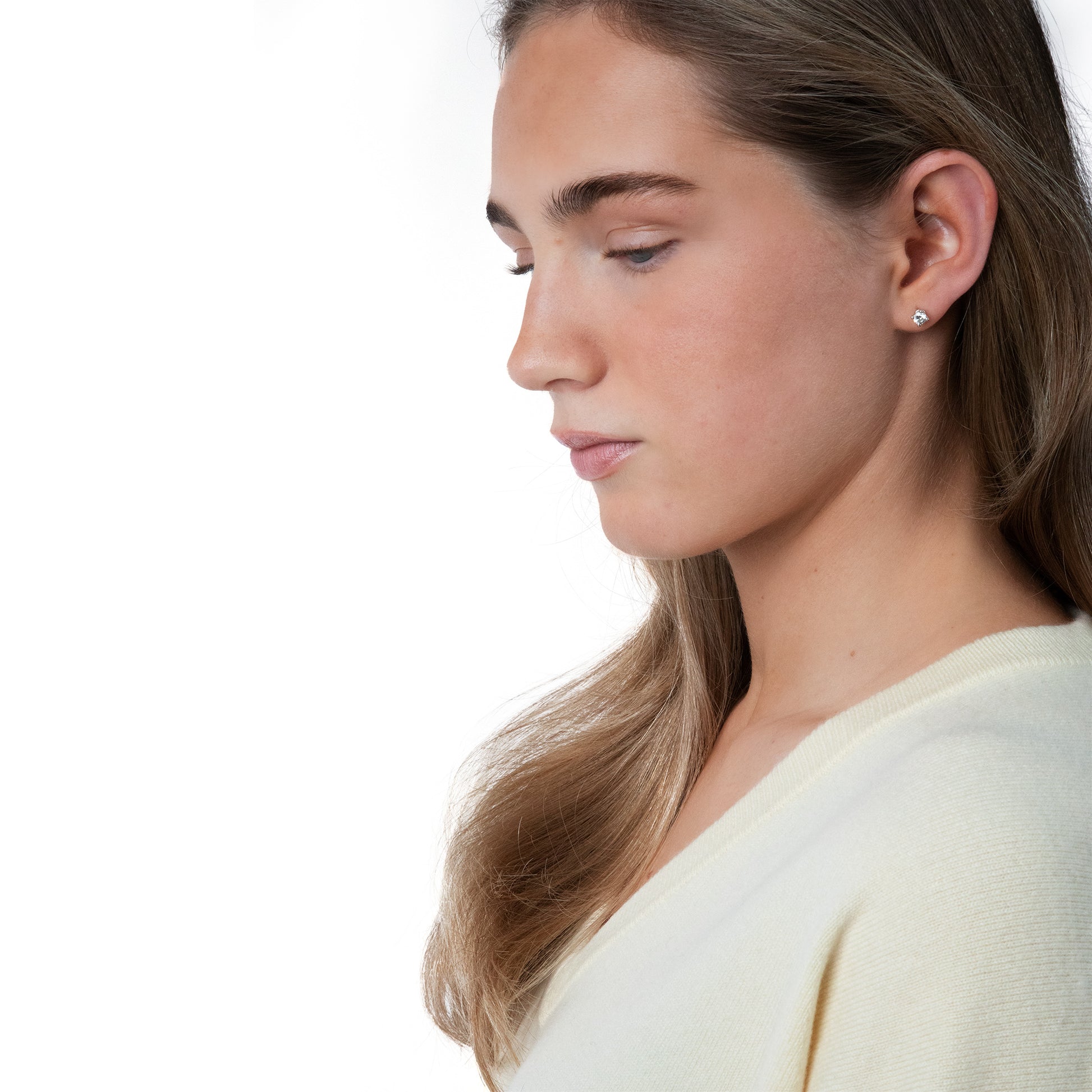 MA08 Oversized Cashmere  V-neck  Sweater by Mawei, yellow, female model, neck details, side view.