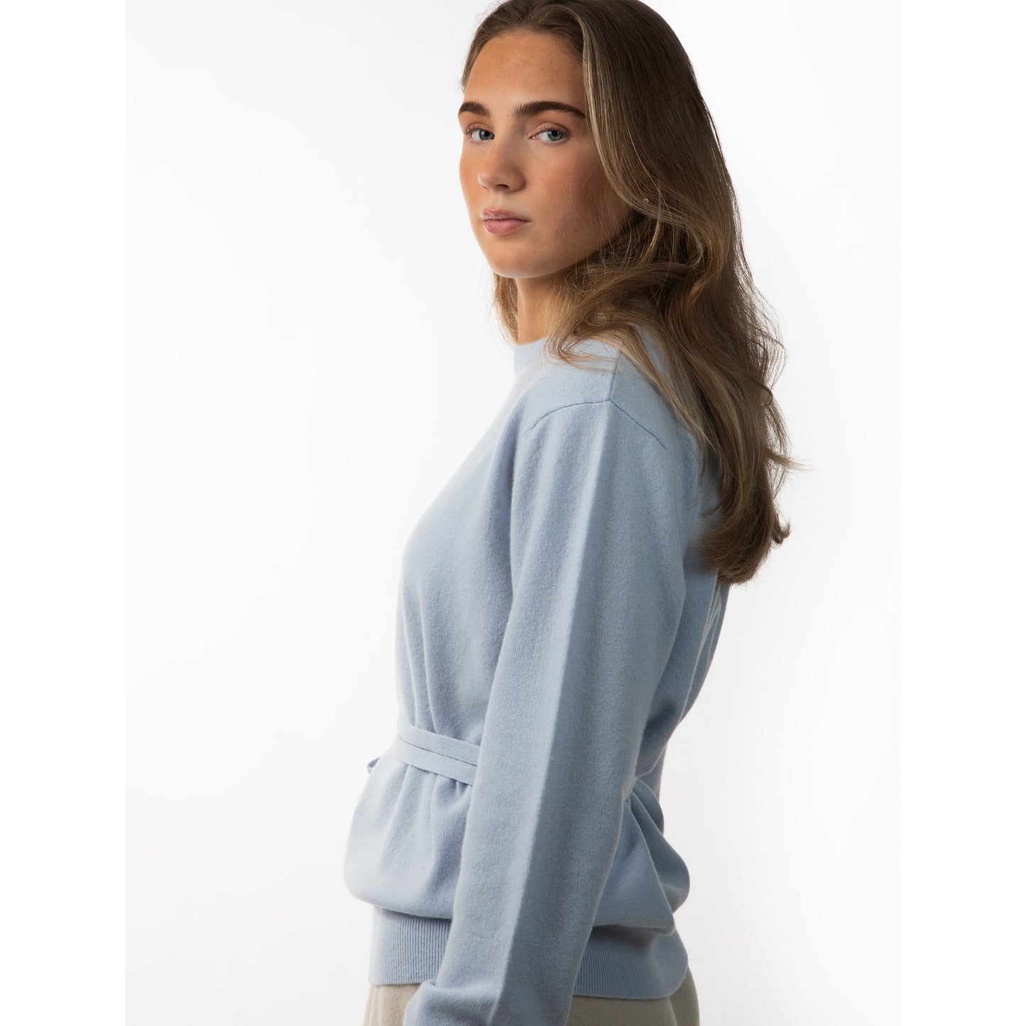 MA22 Cashmere Crewneck Sweater, MA91 Cashmere Ribbon by Mawei, blue, side view, female model.