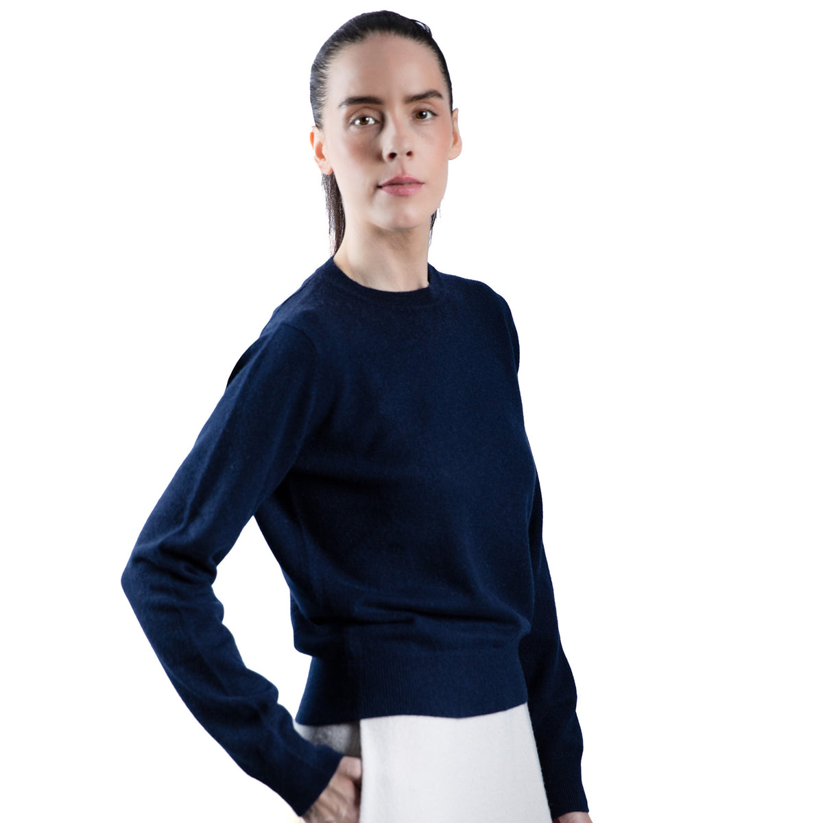 MA02 SLIM CREWNECK CASHMERE SWEATER