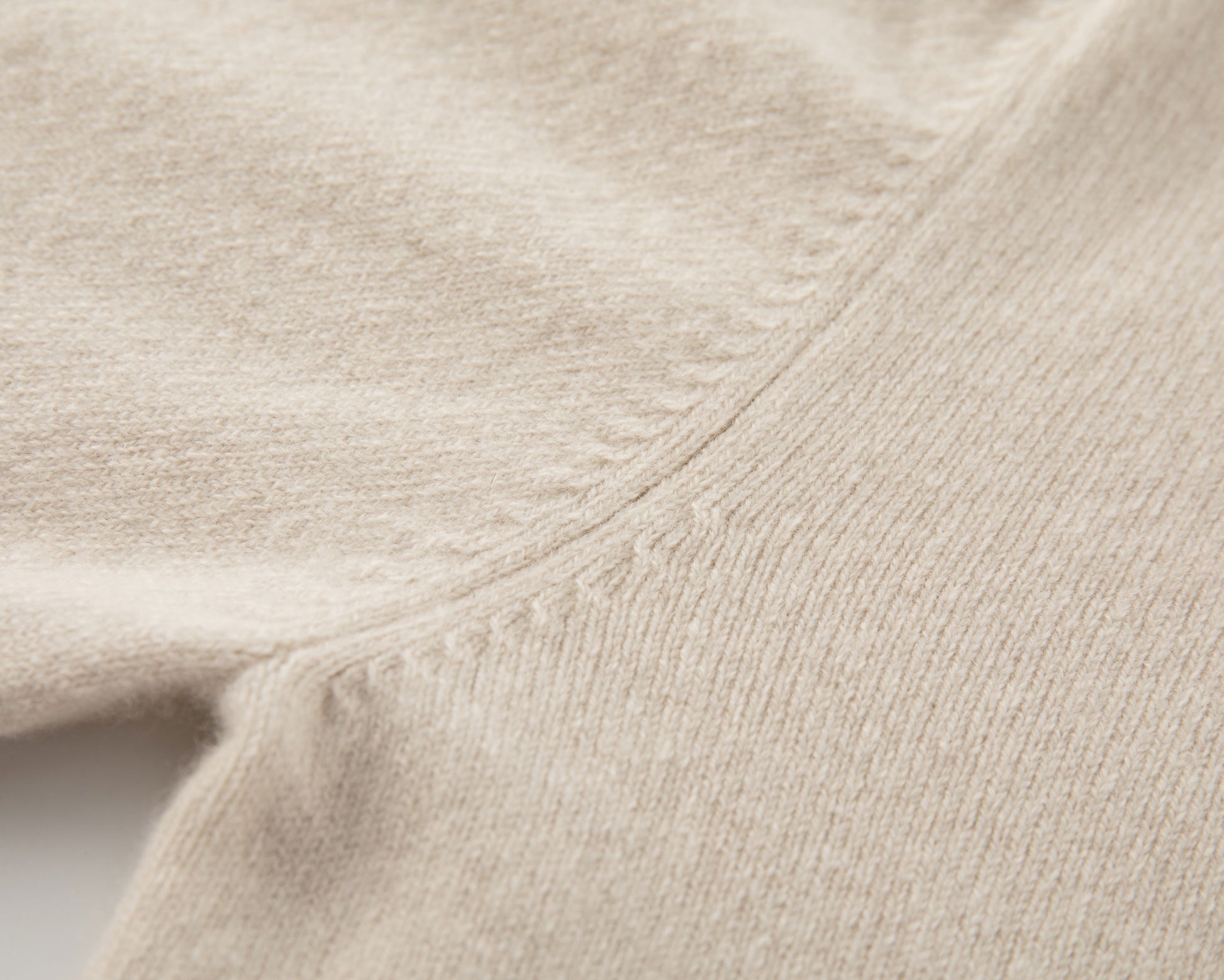 MA07 Short Sleeve Oversized Cashmere  Crewneck  Sweater by Mawei, offwhite,   knitting details close up