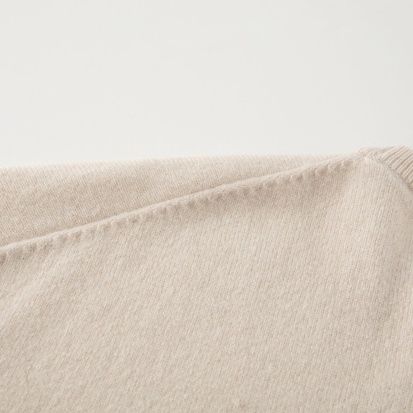 MA07 Cashmere Short Sleeve Crewneck  Sweater by Mawei, off white, shoulder details close-up, back view
