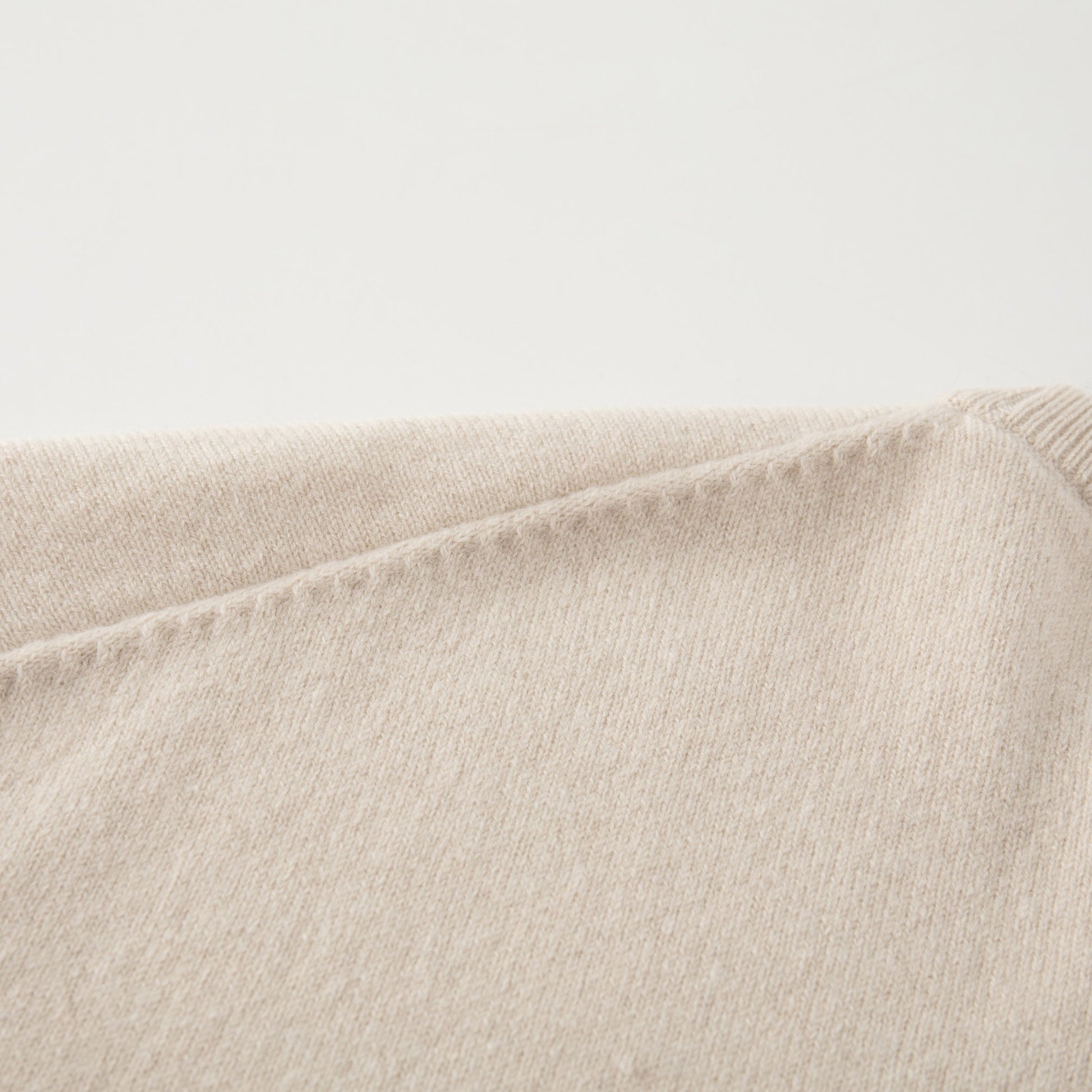 MA07 Cashmere Short Sleeve Crewneck  Sweater by Mawei, off white, shoulder details close-up, back view