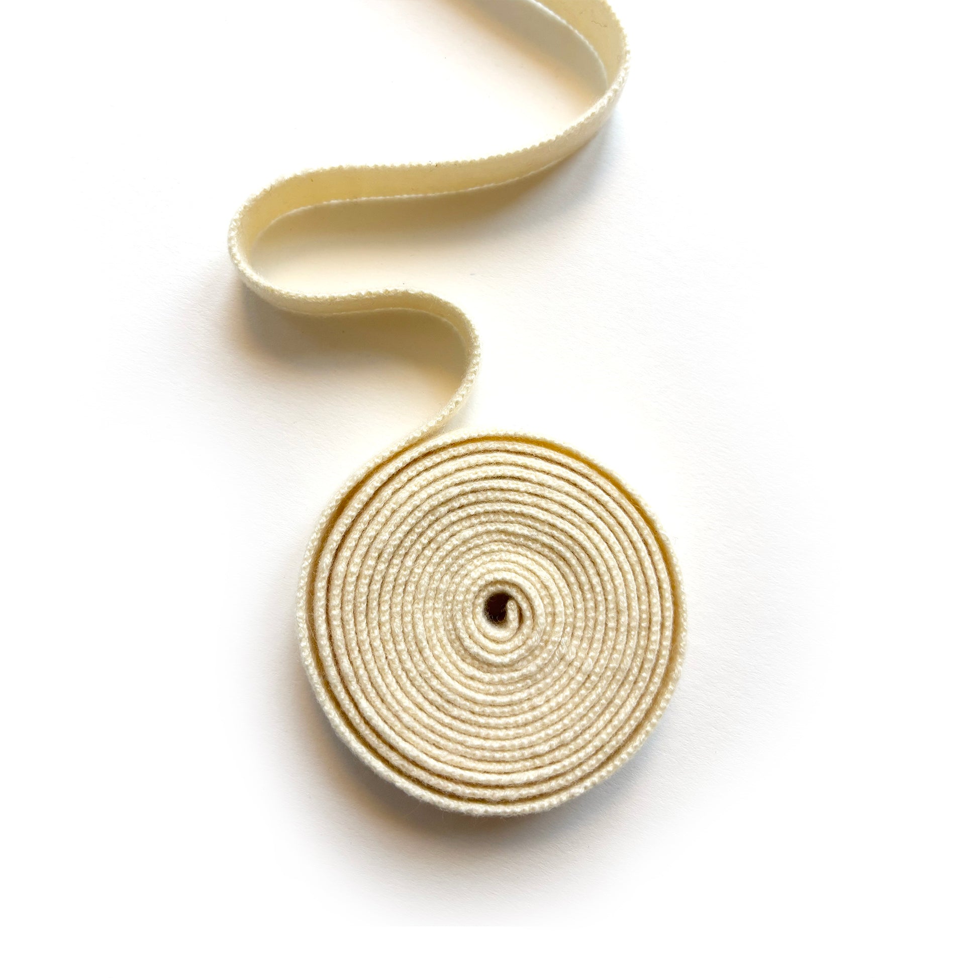  MA91 cashmere ribbon yellow cream, front view, close up