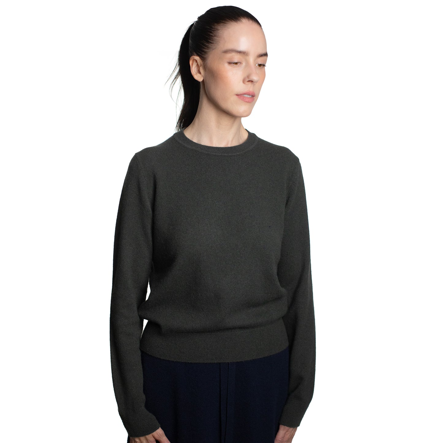 MA02 SLIM CREWNECK CASHMERE SWEATER